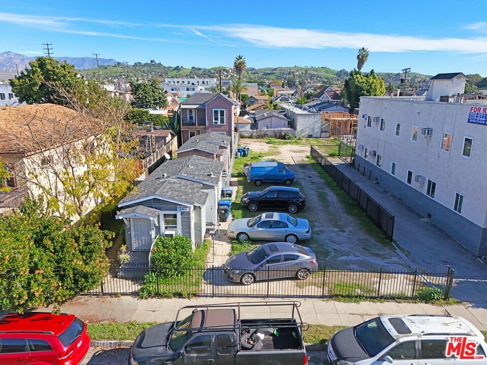 Avenue 18 photo 1