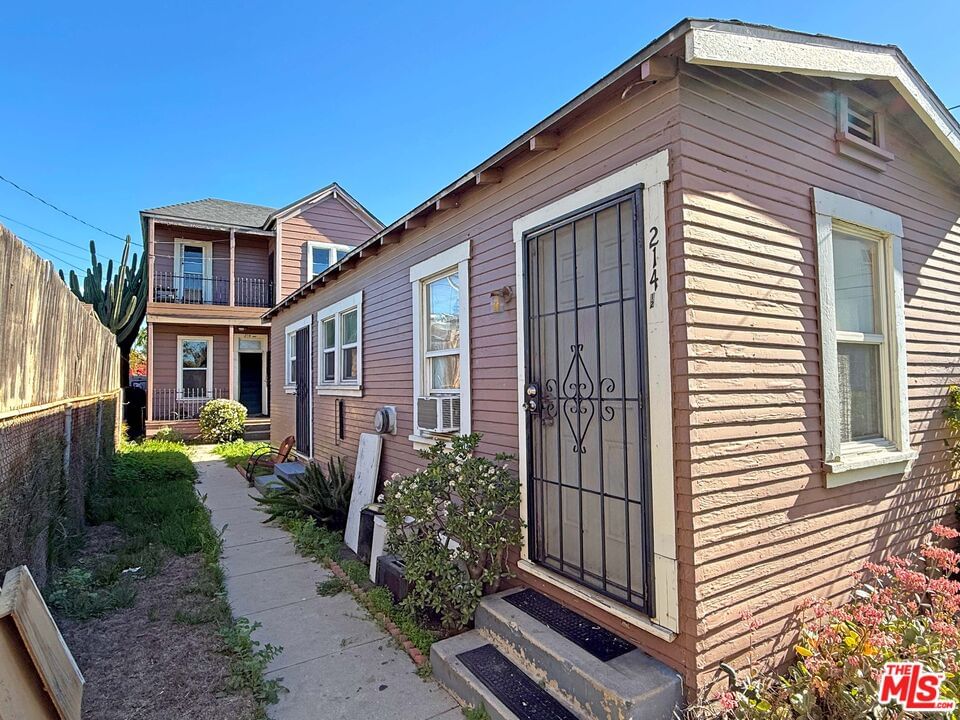 Avenue 18 photo 11
