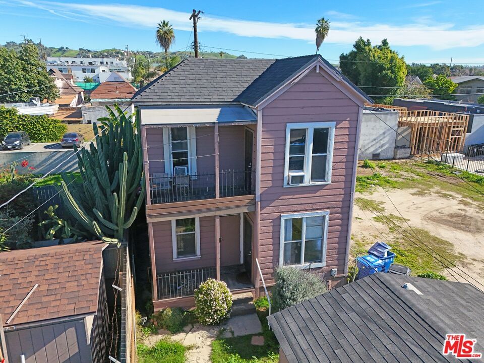 Avenue 18 photo 12