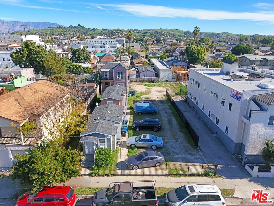 Avenue 18 photo 17