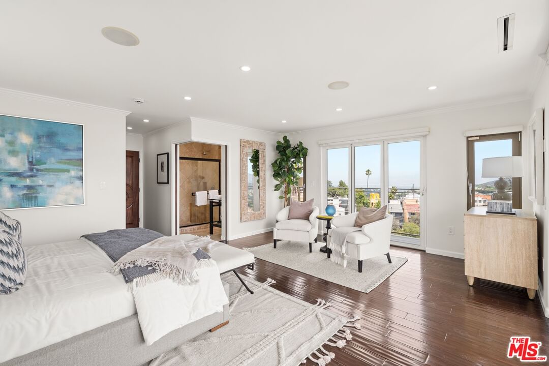Pacific View photo 22