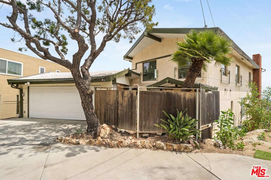Pacific View photo 29