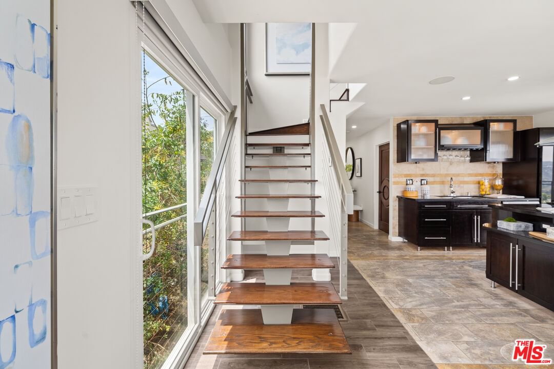 Pacific View photo 32
