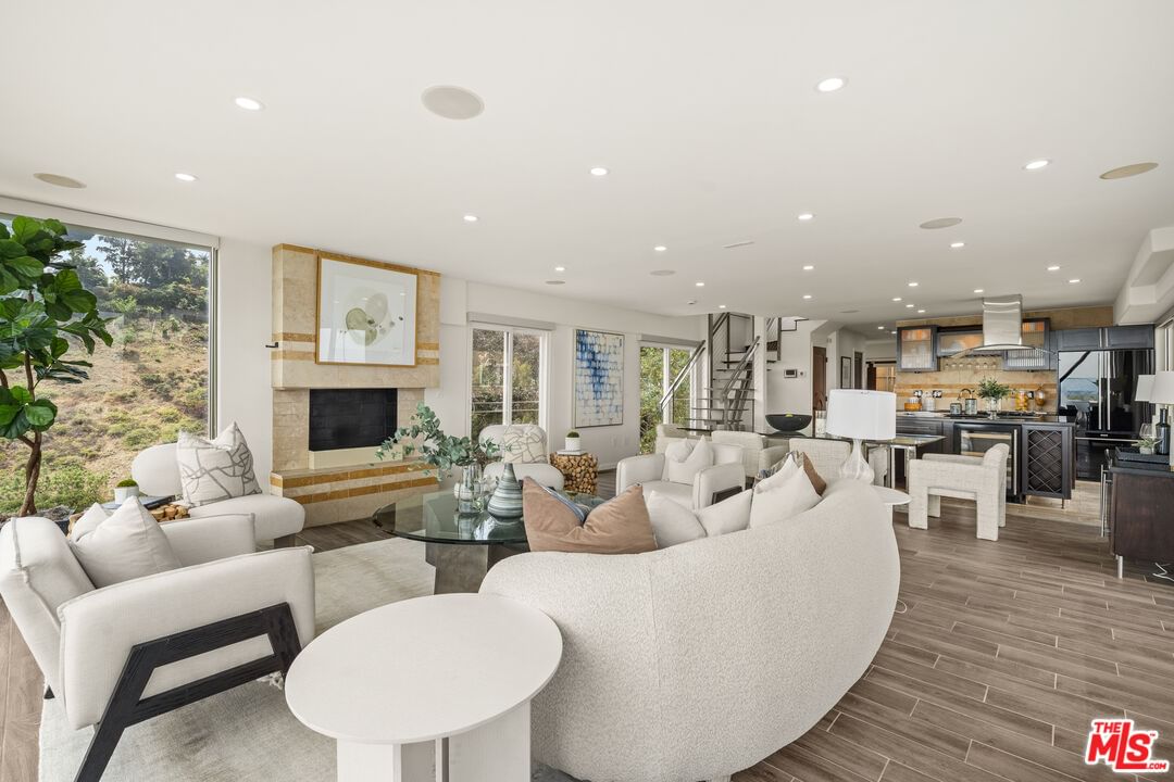 Pacific View photo 36