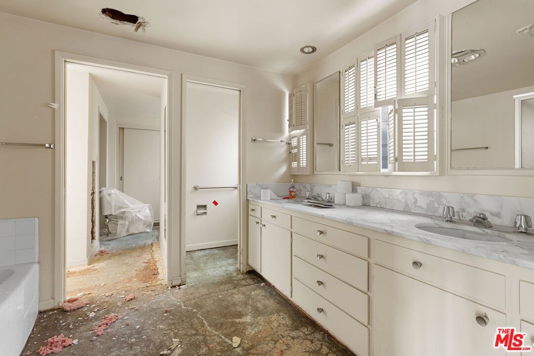 Homewood photo 19