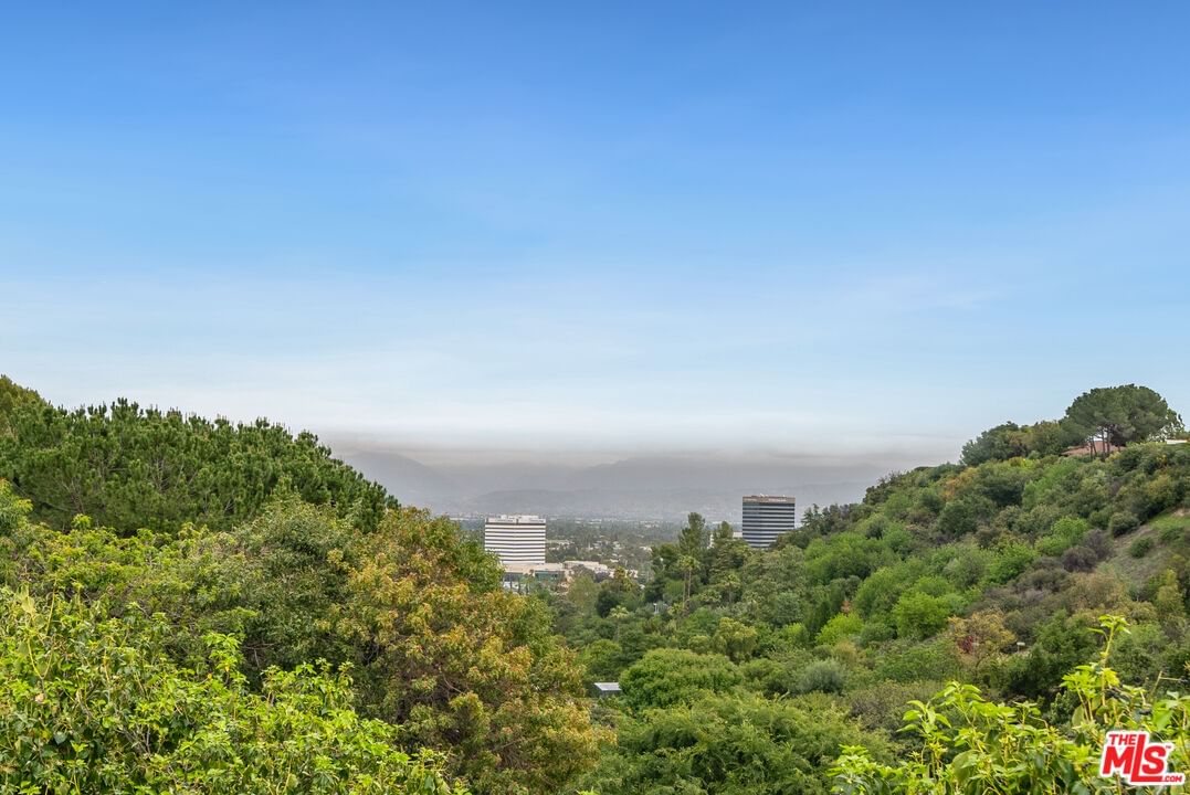 High Knoll photo 33