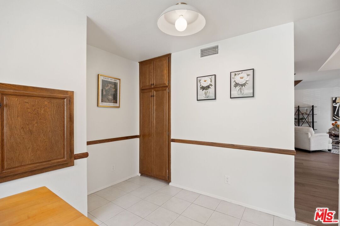 Burbank photo 19