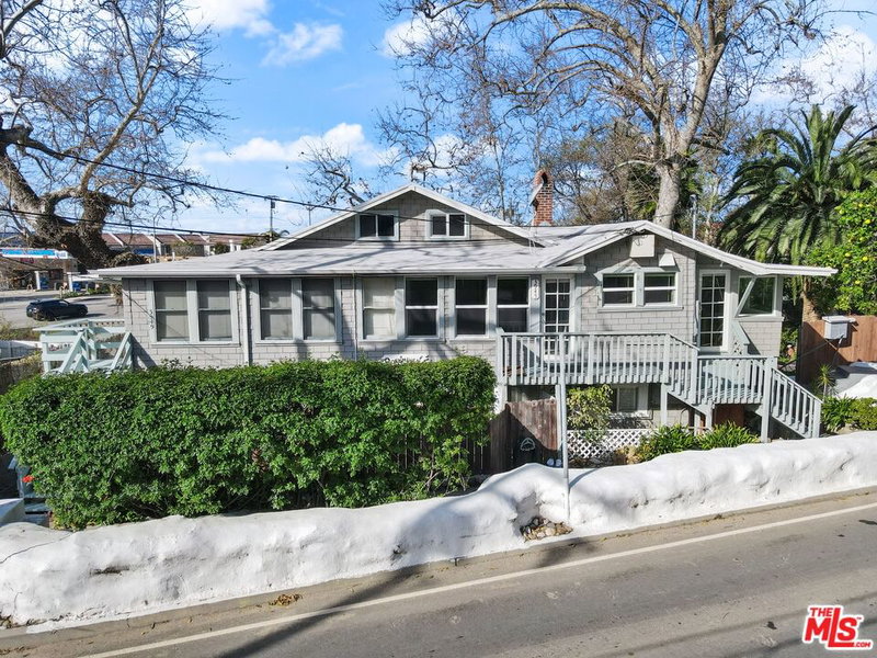3945 Las Flores Canyon Rd