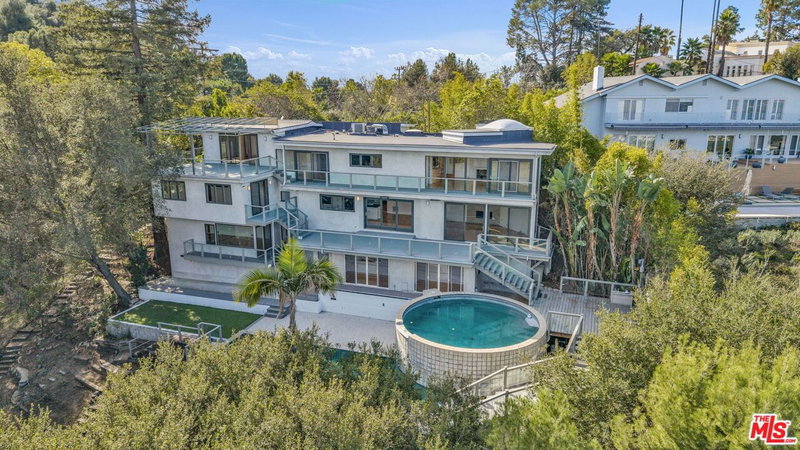 15263 Mulholland Dr