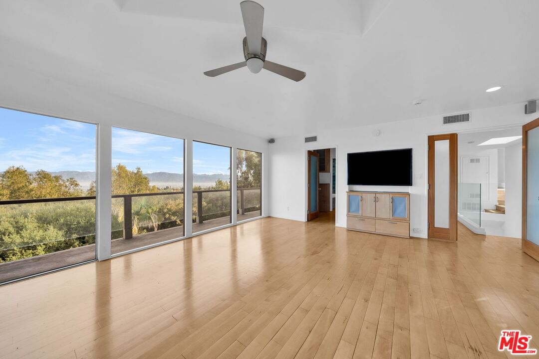 Mulholland photo 17