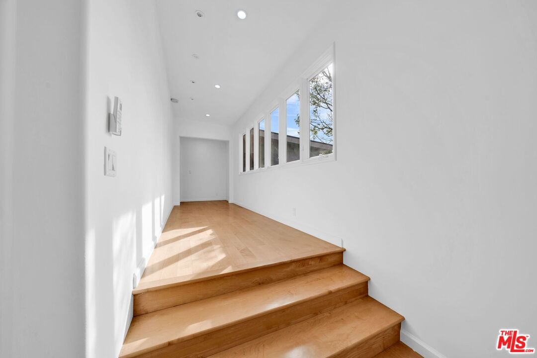 Mulholland photo 25
