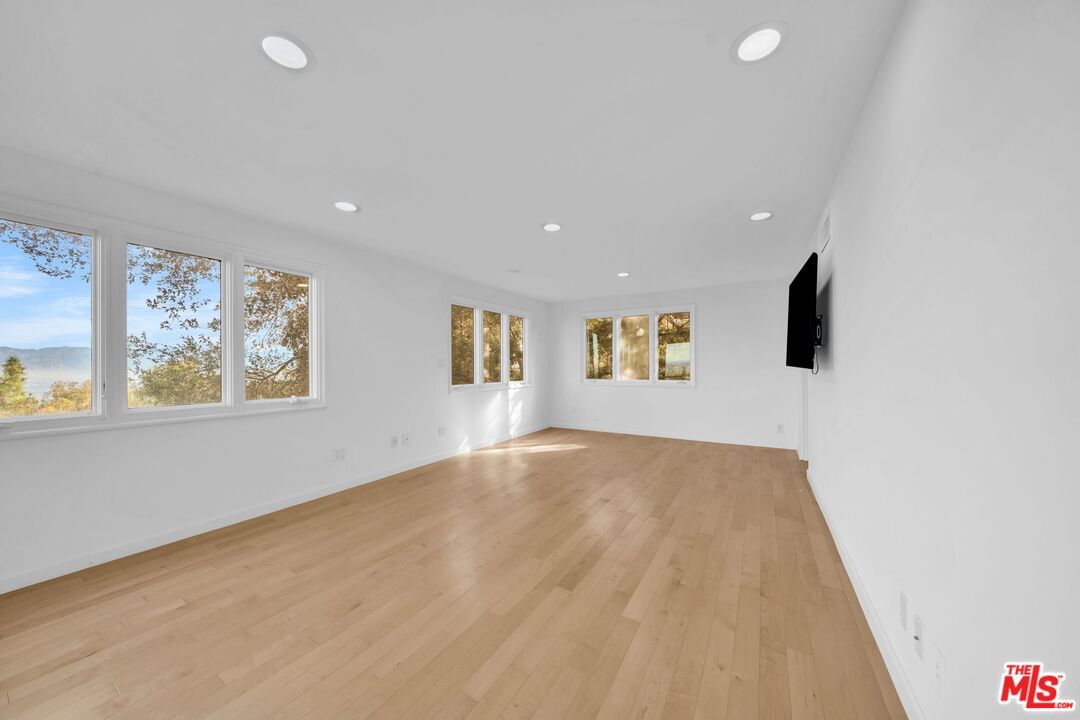 Mulholland photo 42