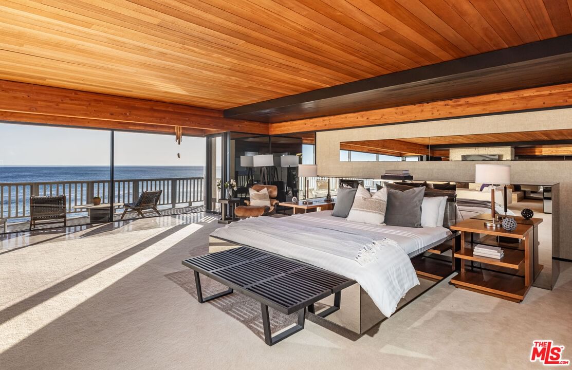 Malibu photo 28