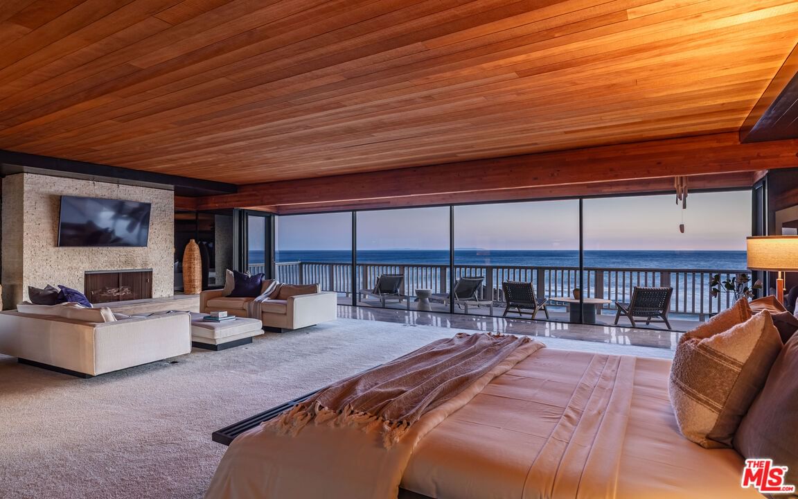 Malibu photo 56
