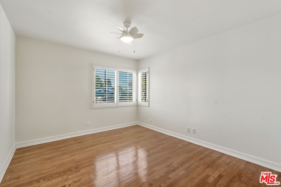 Lindley photo 25