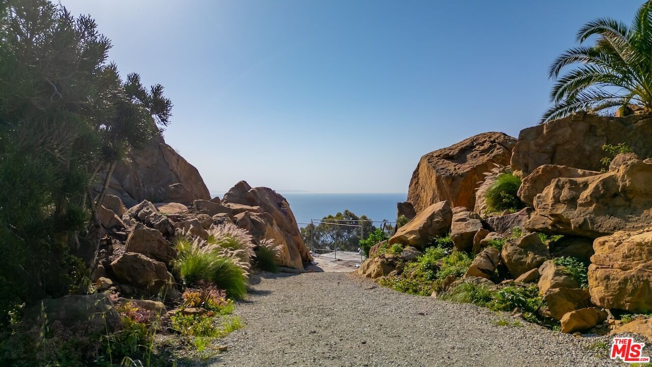 Pinnacle photo 18