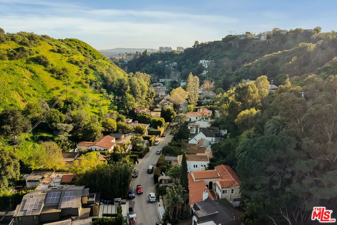 Beverly photo 4