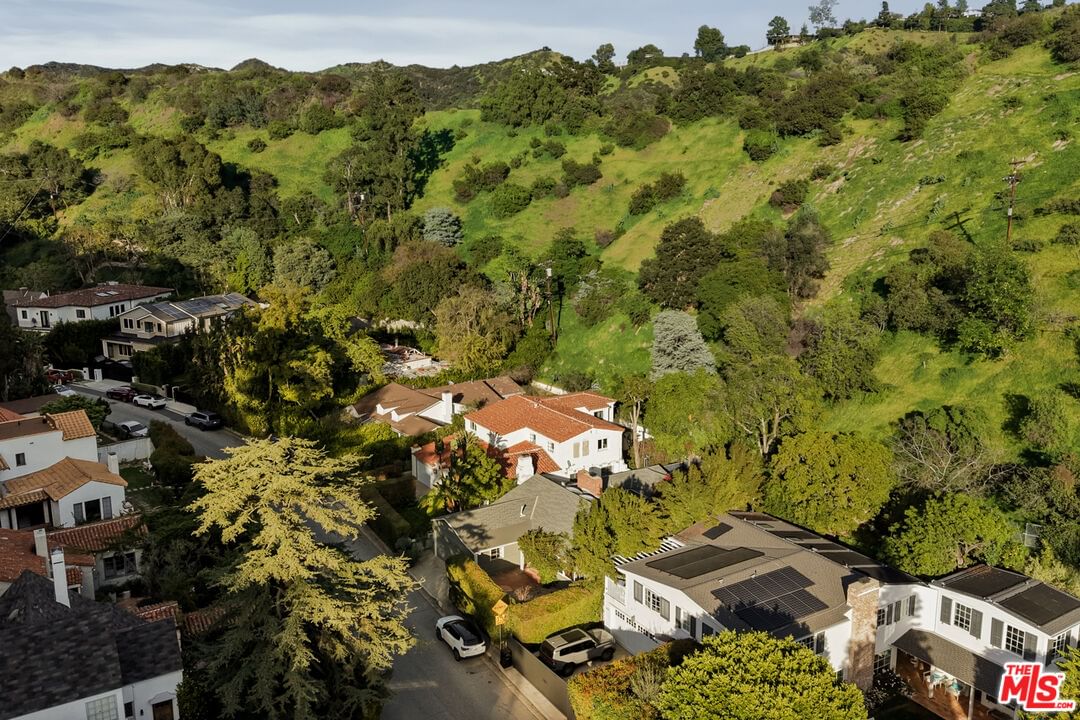 Beverly photo 5