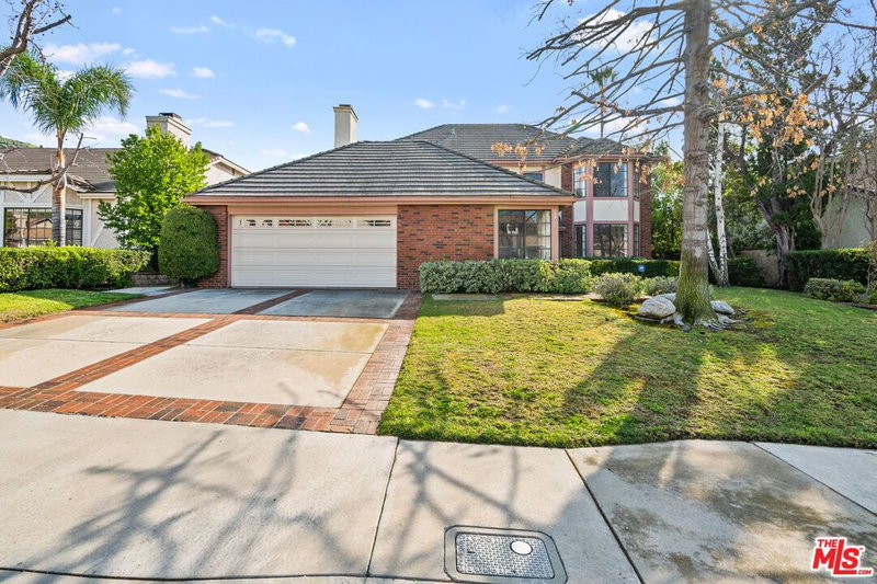 5722 Hempstead Dr