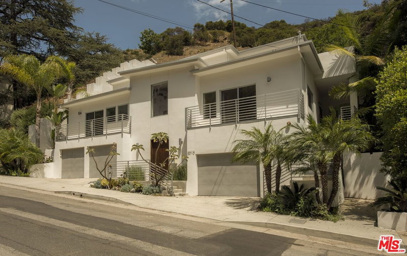 2010 Curson Ave