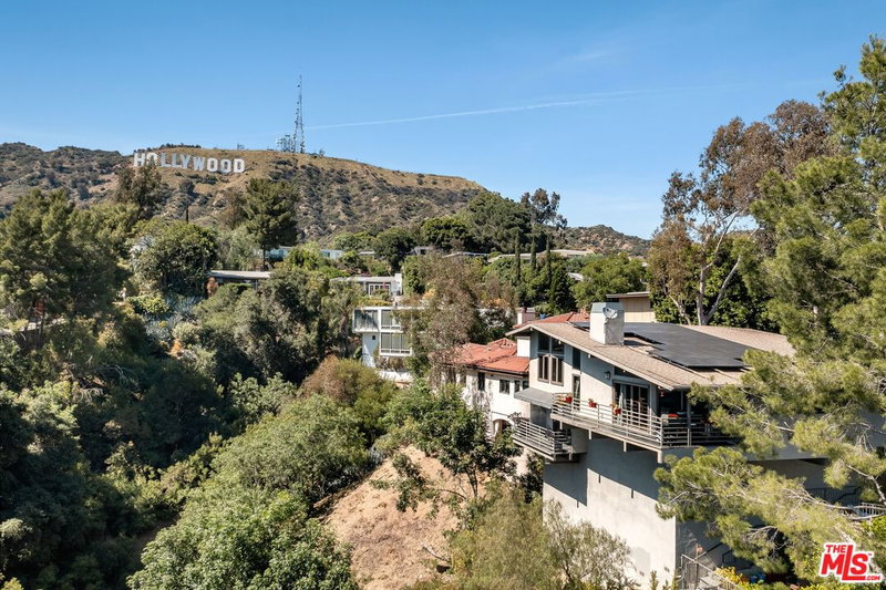 3307 Deronda Dr
