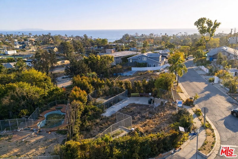 854 Las Lomas Ave