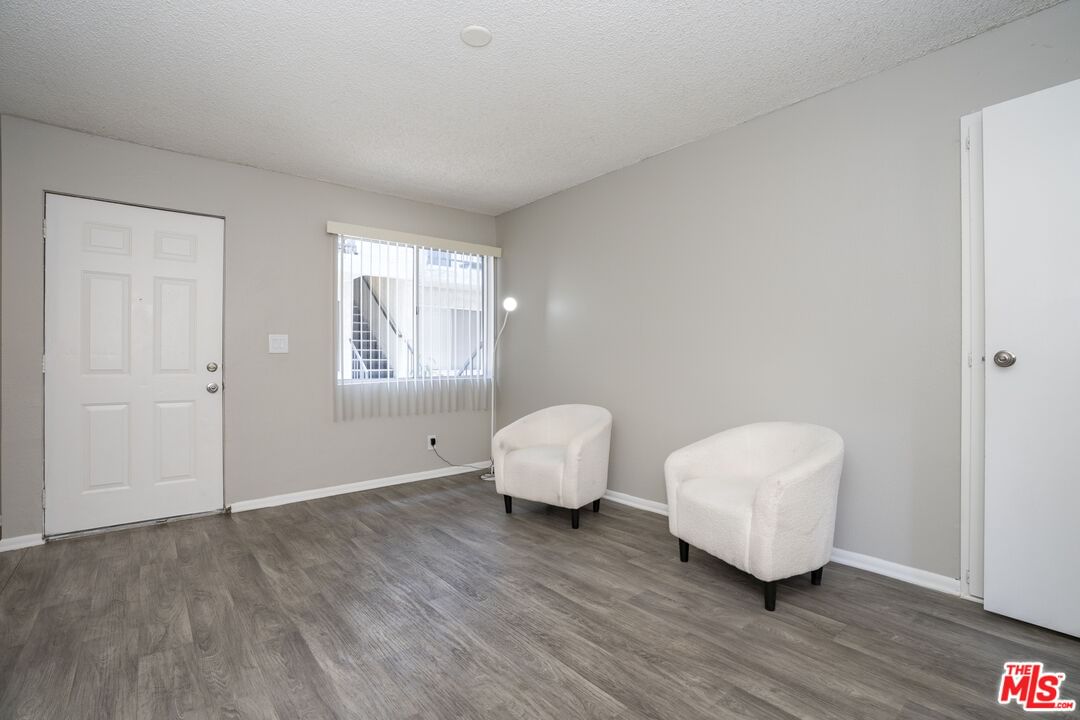 Avenue 64 photo 14