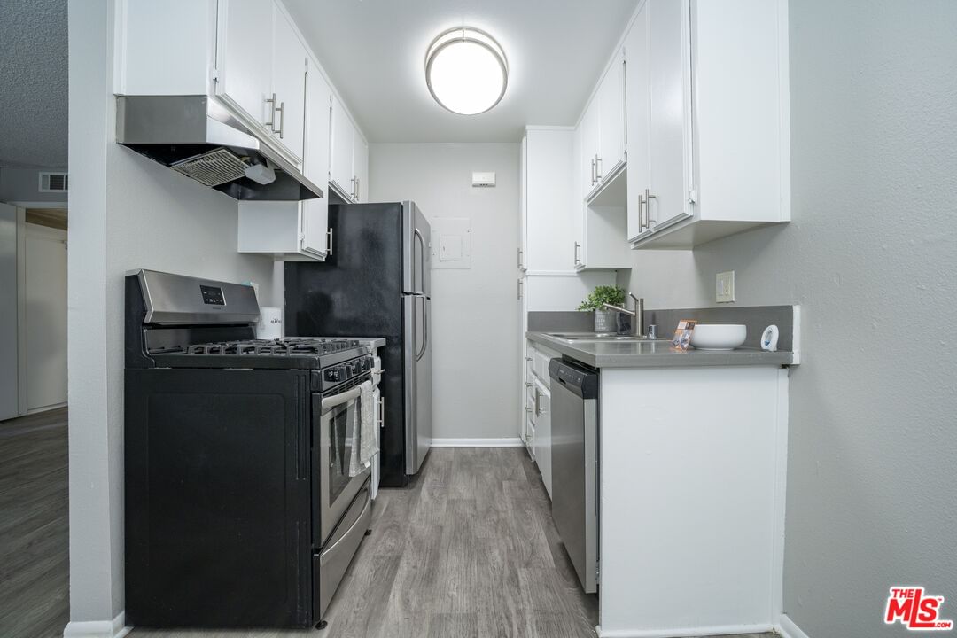 Avenue 64 photo 15