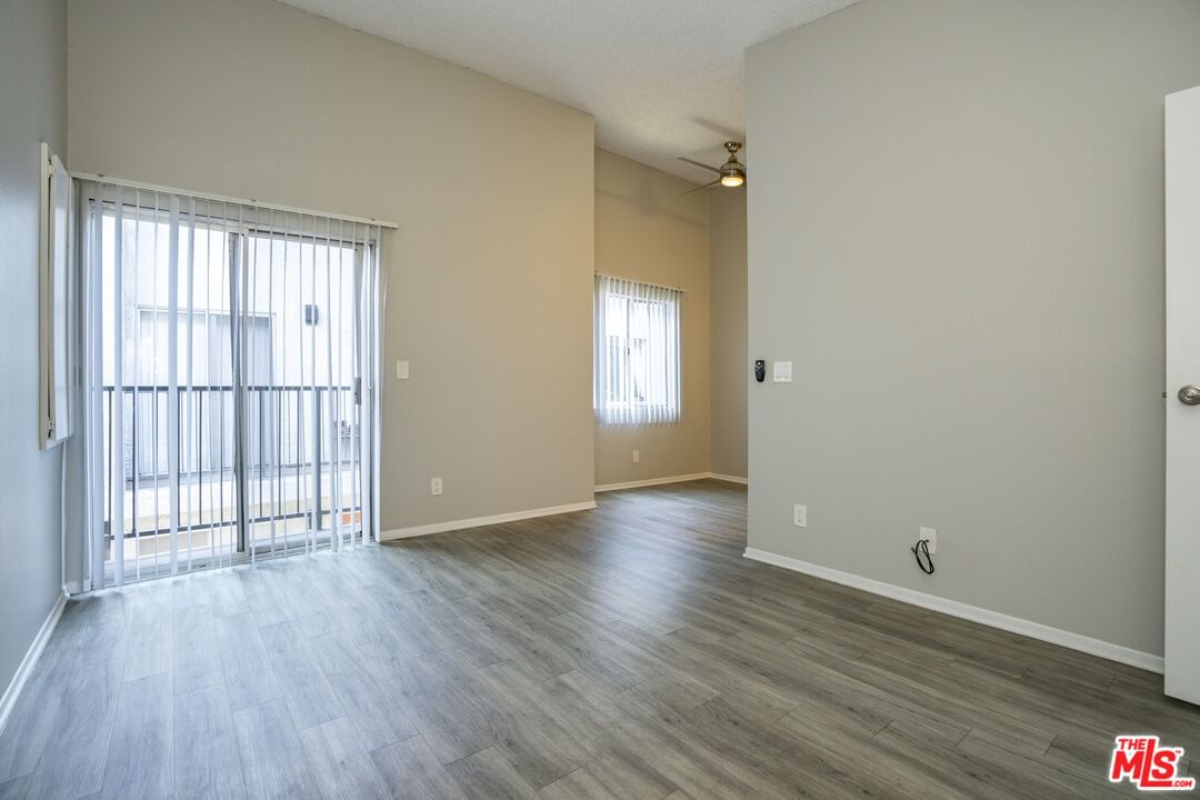 Avenue 64 photo 18