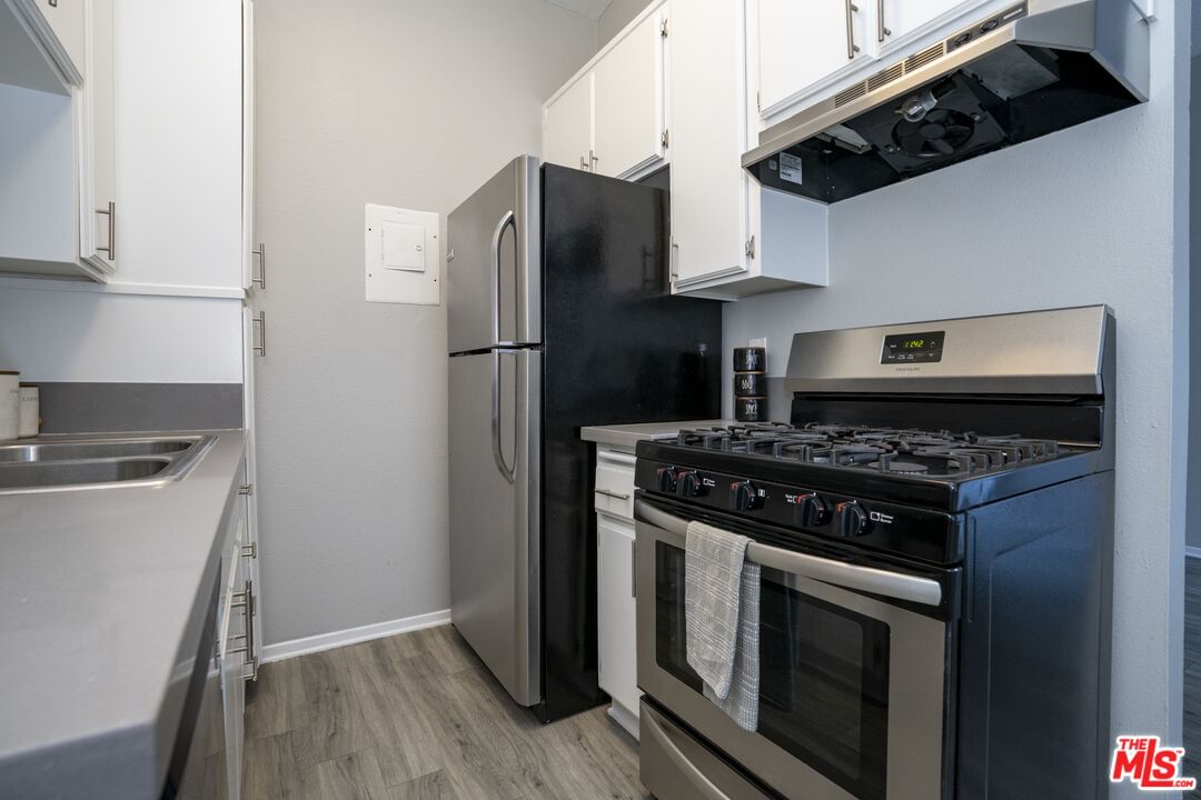 Avenue 64 photo 19