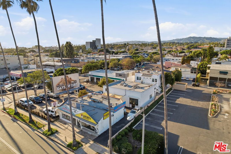 2709 Santa Monica Blvd