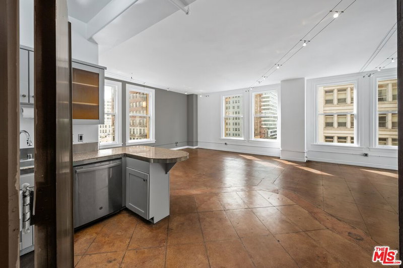 215 7th St