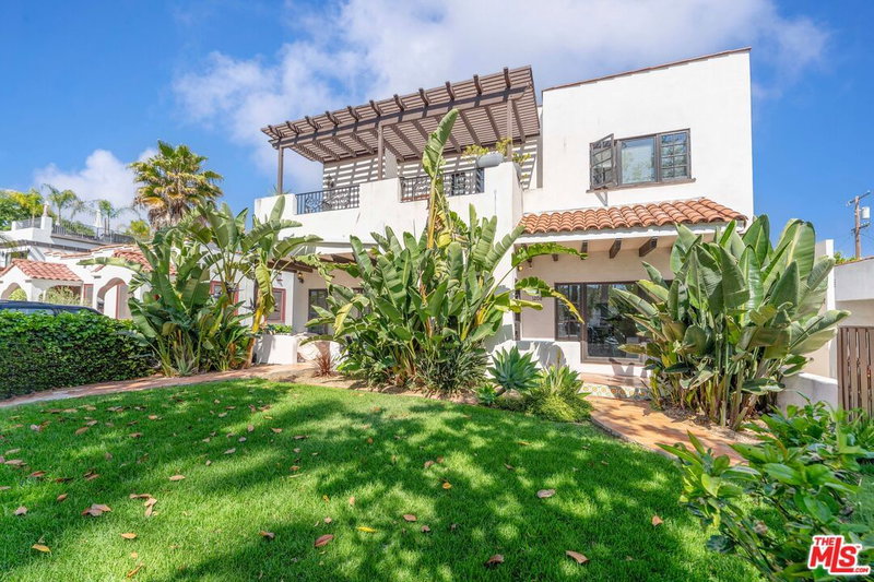 1208 Poinsettia Dr