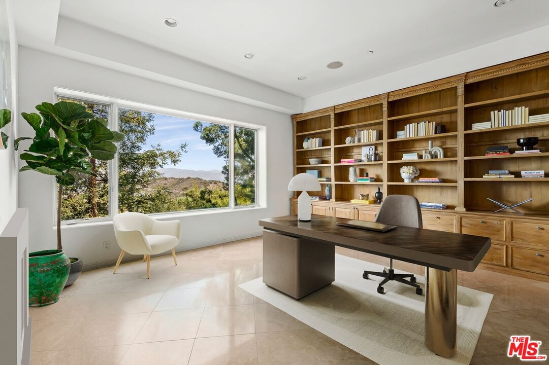 Mulholland photo 13
