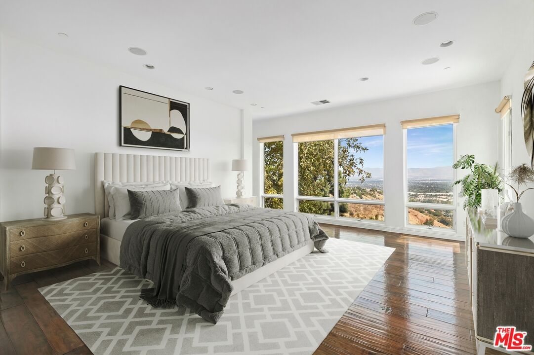 Mulholland photo 14