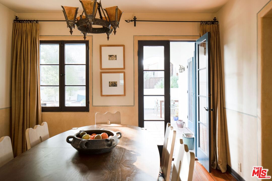 Layton photo 18