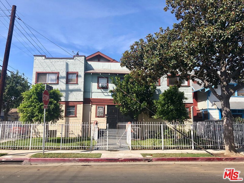 2327 Budlong Ave