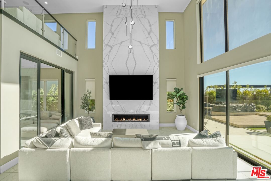 Willoughby photo 7