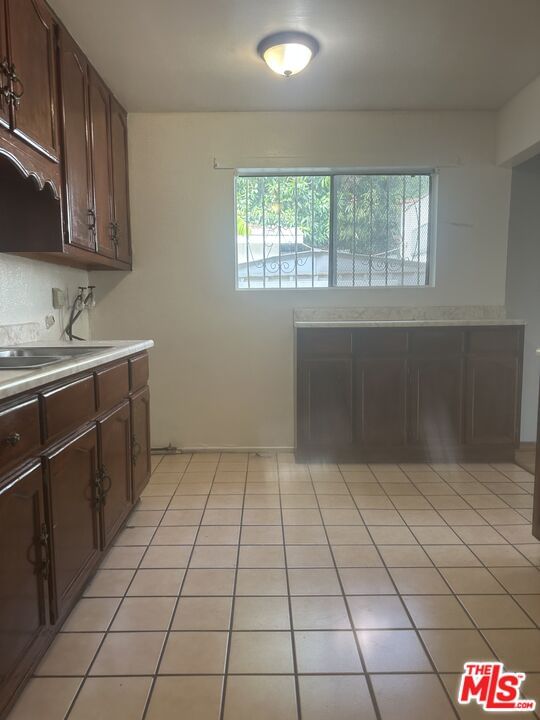 Newell photo 18