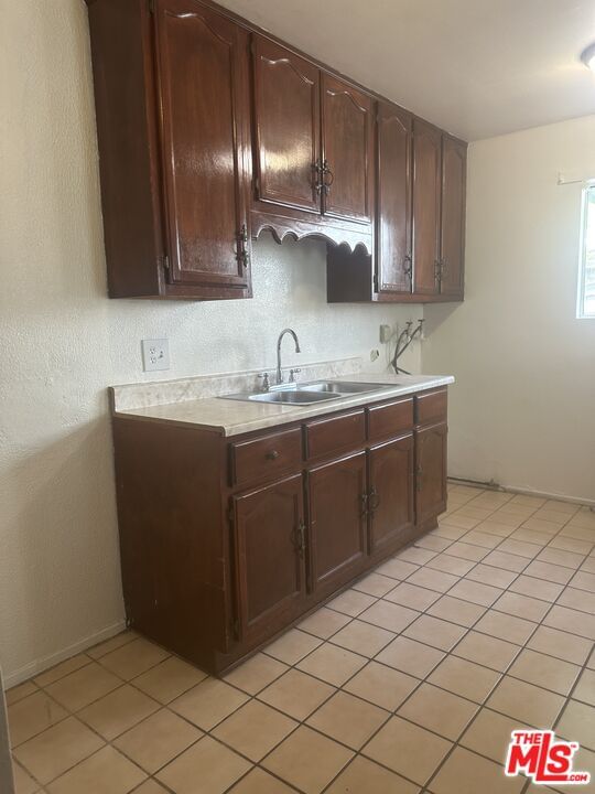 Newell photo 19