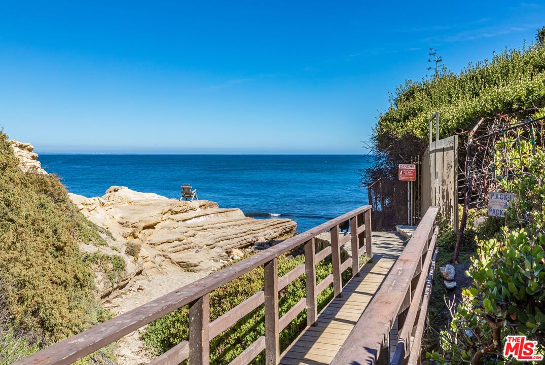 Dume photo 9