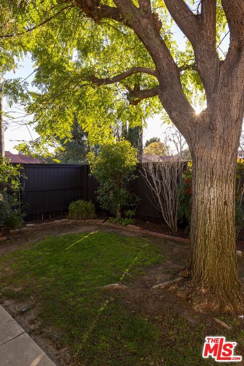 Valarie photo 30