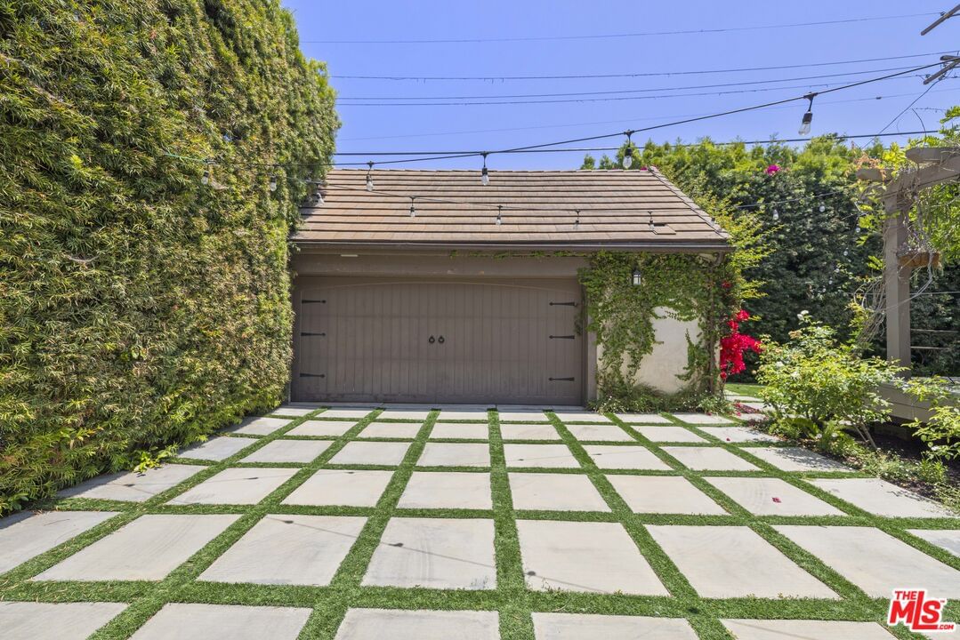 Cloverdale photo 42