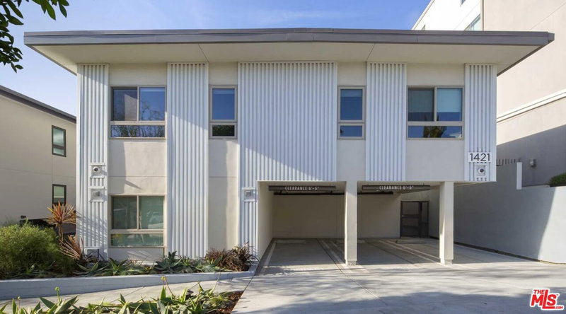 1421 Barry Ave