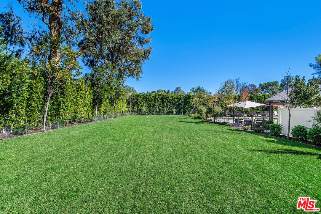 Paradise Valley photo 40
