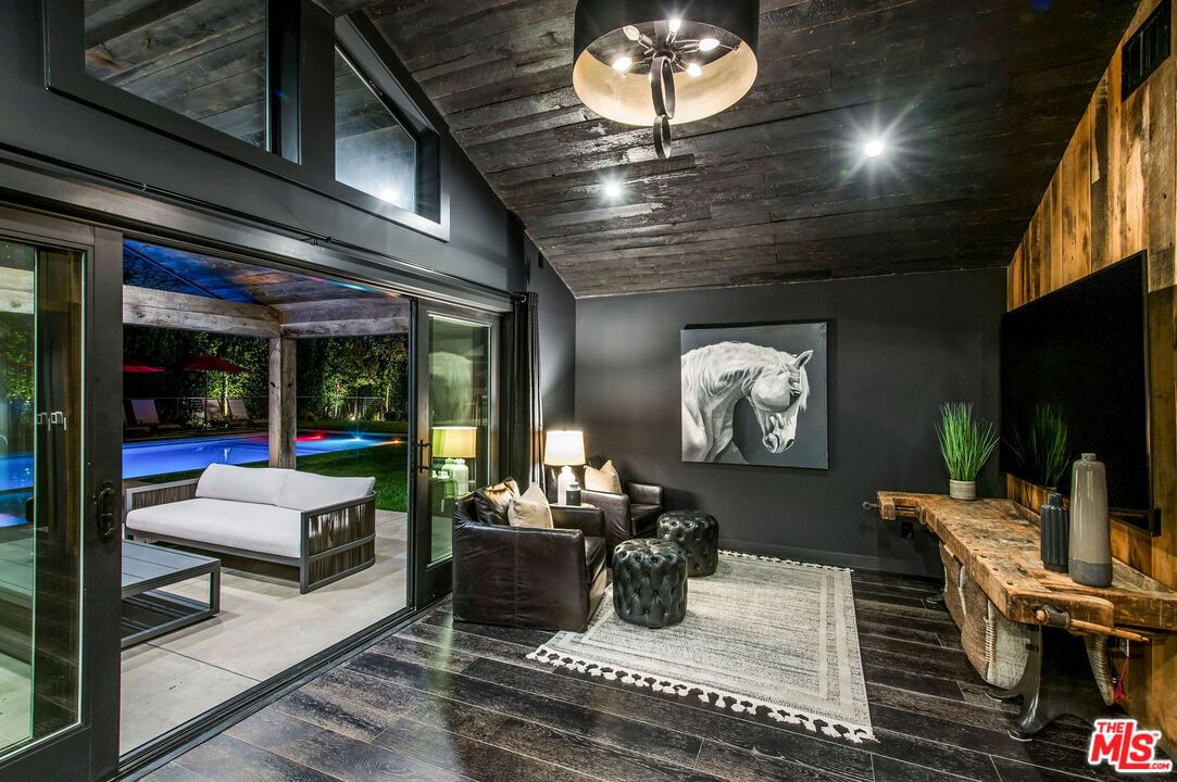 Paradise Valley photo 43