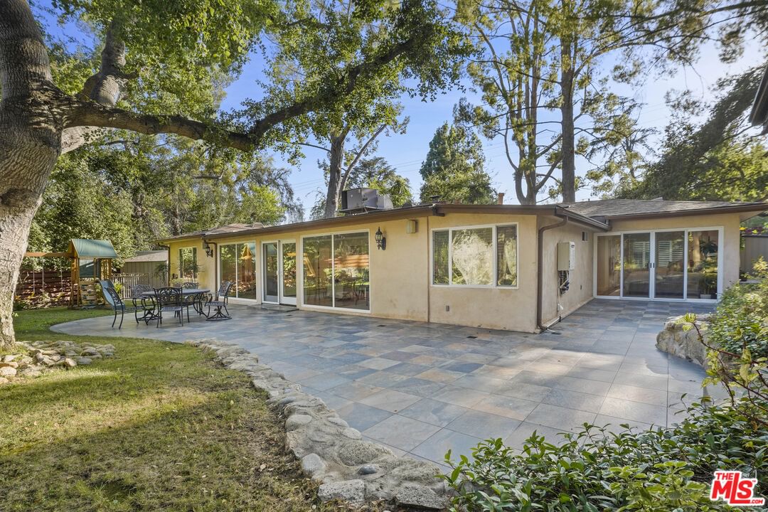 Altadena photo 25