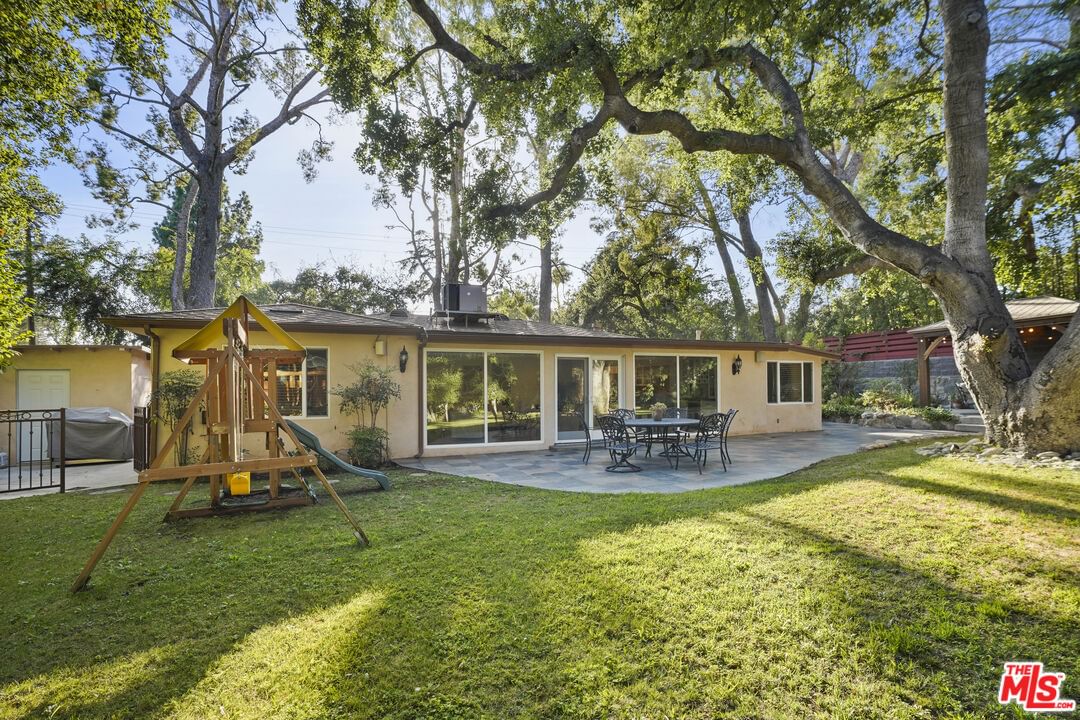 Altadena photo 26
