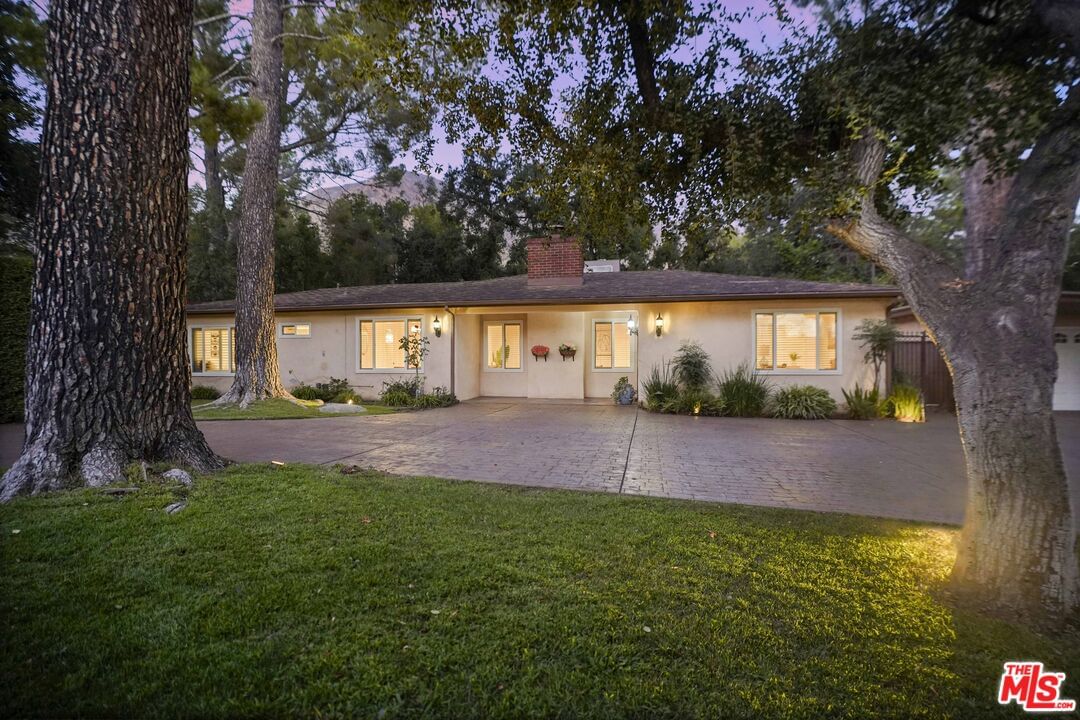 Altadena photo 27