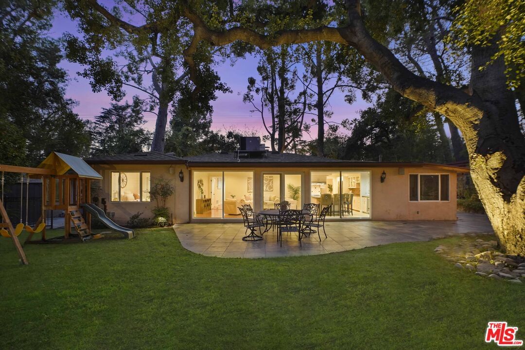 Altadena photo 28